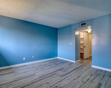 6334 Newtown Circle - Photo Thumbnail 11