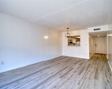 6334 Newtown Circle - Photo Thumbnail 5