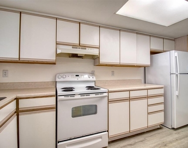 6334 Newtown Circle - Photo Thumbnail 7