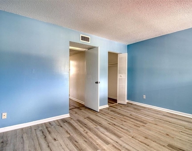 6334 Newtown Circle - Photo Thumbnail 17