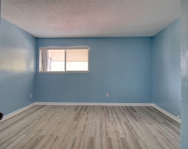 6334 Newtown Circle - Photo Thumbnail 16