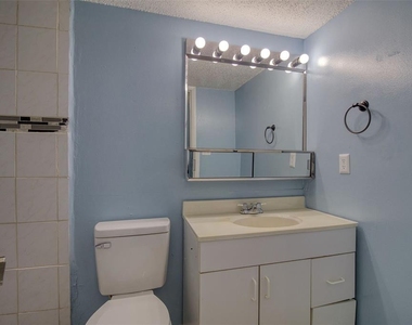 6334 Newtown Circle - Photo Thumbnail 14