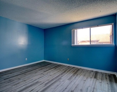 6334 Newtown Circle - Photo Thumbnail 10