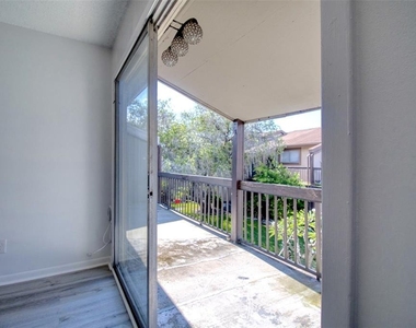 6334 Newtown Circle - Photo Thumbnail 20