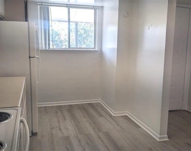 6334 Newtown Circle - Photo Thumbnail 8