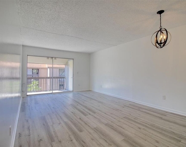 6334 Newtown Circle - Photo Thumbnail 3
