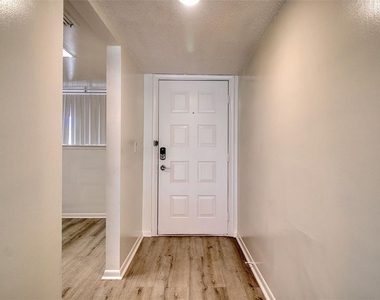 6334 Newtown Circle - Photo Thumbnail 2
