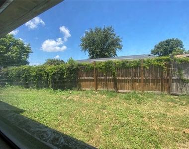 2713 Capricorn Place - Photo Thumbnail 30