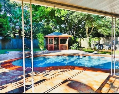 3925 W Bay View Avenue - Photo Thumbnail 11