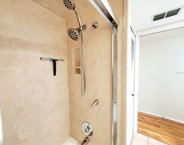 20 Woodlake Place - Photo Thumbnail 13