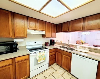 20 Woodlake Place - Photo Thumbnail 5