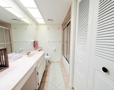 20 Woodlake Place - Photo Thumbnail 18
