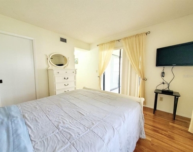 20 Woodlake Place - Photo Thumbnail 15