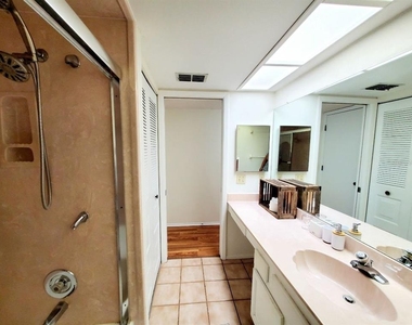 20 Woodlake Place - Photo Thumbnail 12