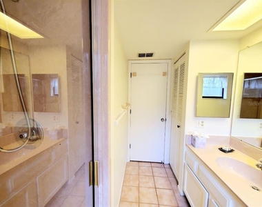 20 Woodlake Place - Photo Thumbnail 11