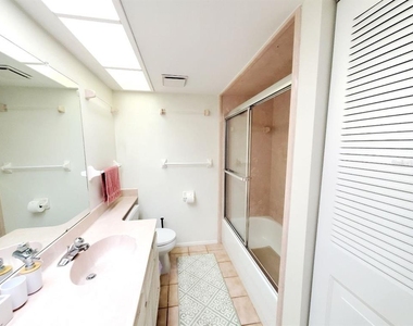 20 Woodlake Place - Photo Thumbnail 9