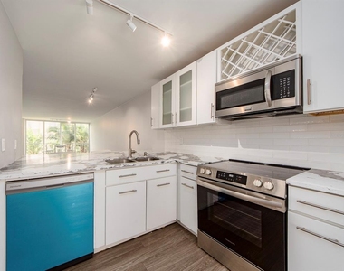 121 Island Way - Photo Thumbnail 4