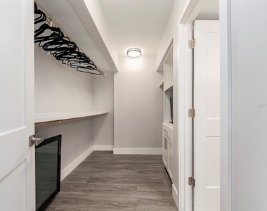 121 Island Way - Photo Thumbnail 14