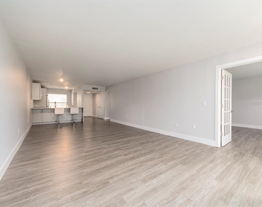 121 Island Way - Photo Thumbnail 9