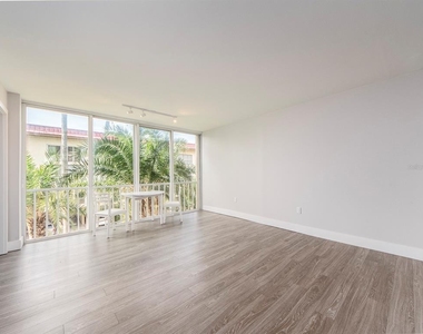 121 Island Way - Photo Thumbnail 8