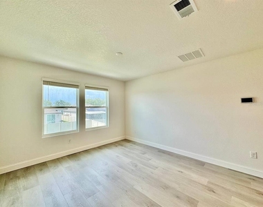 38851 Opal Willow Lane - Photo Thumbnail 21