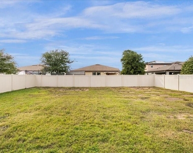 1020 Umbria Lane - Photo Thumbnail 16