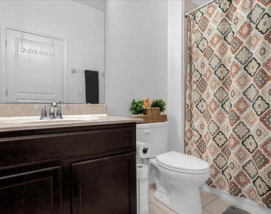 1020 Umbria Lane - Photo Thumbnail 10