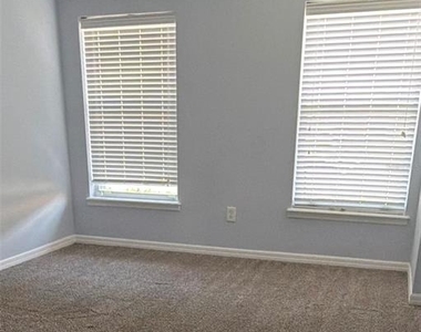 8804 Grand Palms Circle - Photo Thumbnail 12