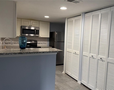 8804 Grand Palms Circle - Photo Thumbnail 5