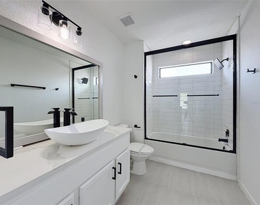 16710 Caribbean Breeze Way - Photo Thumbnail 12