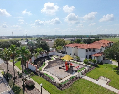 16710 Caribbean Breeze Way - Photo Thumbnail 23