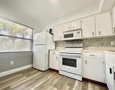 6062 Willowpointe Circle - Photo Thumbnail 2