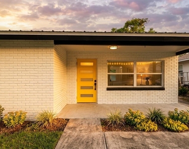 139 Avenue D Sw - Photo Thumbnail 1