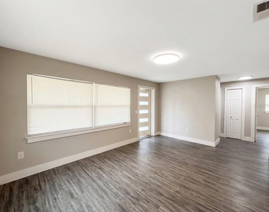 139 Avenue D Sw - Photo Thumbnail 7