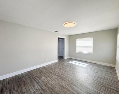 139 Avenue D Sw - Photo Thumbnail 3