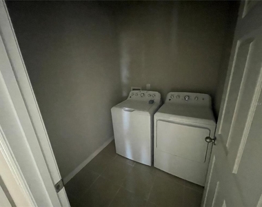 3212 Weitzel Drive - Photo Thumbnail 8