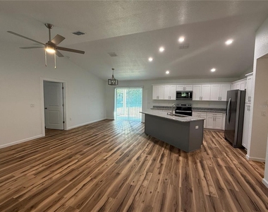 919 Spruce Street - Photo Thumbnail 1