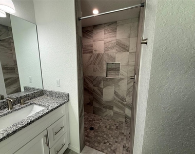 919 Spruce Street - Photo Thumbnail 8