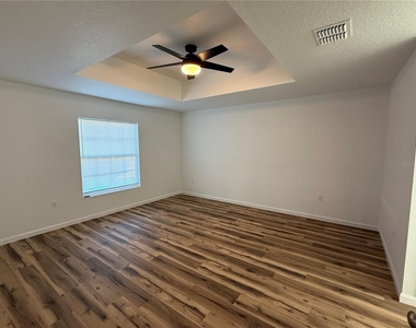 919 Spruce Street - Photo Thumbnail 5