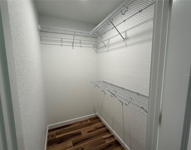919 Spruce Street - Photo Thumbnail 6