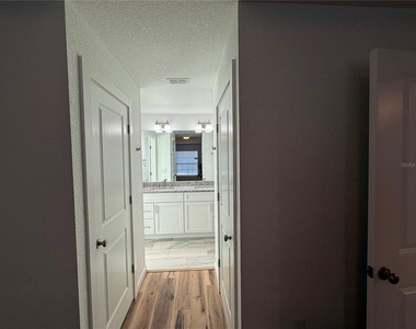 919 Spruce Street - Photo Thumbnail 7