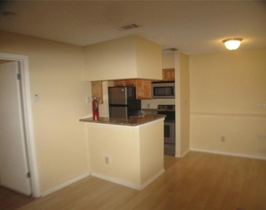 199 Afton Square - Photo Thumbnail 5