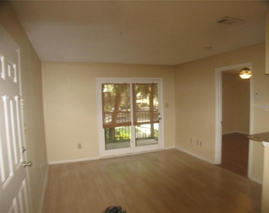 199 Afton Square - Photo Thumbnail 3