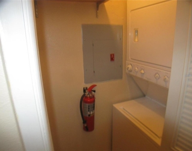 199 Afton Square - Photo Thumbnail 15