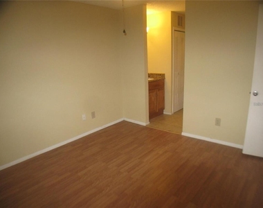 199 Afton Square - Photo Thumbnail 9