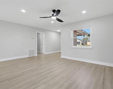 2843 Calico Court - Photo Thumbnail 5