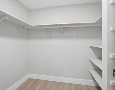 2843 Calico Court - Photo Thumbnail 17