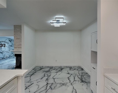 8212 Citrus Chase Drive - Photo Thumbnail 15