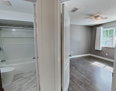 8212 Citrus Chase Drive - Photo Thumbnail 18