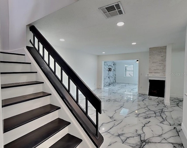 8212 Citrus Chase Drive - Photo Thumbnail 2